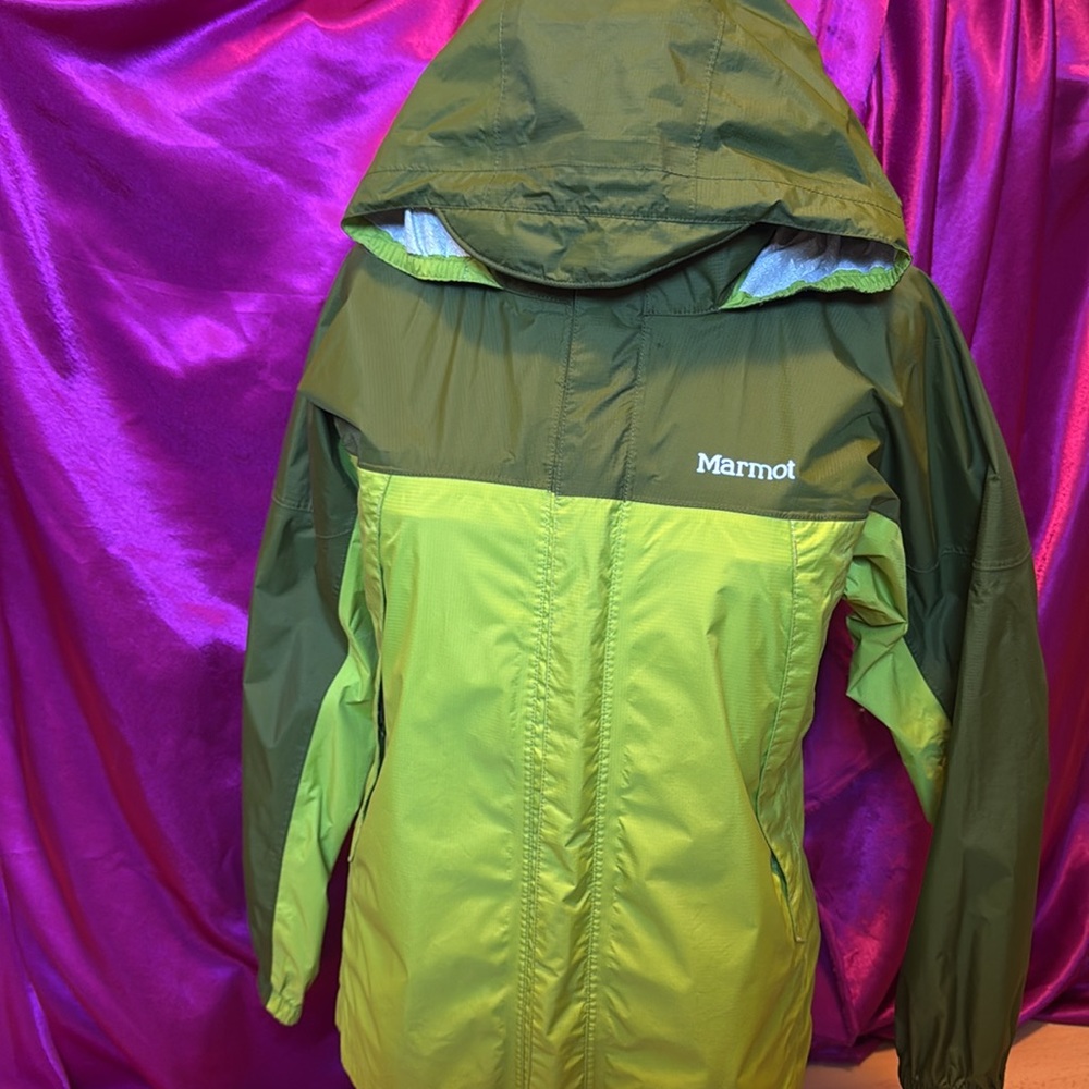 The Marmot Oracle Like NEW - 2 large pockets